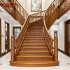 Escaleras de Madera Maciza Pintadas Personalizadas por el Fabricante con Pasamanos, Escaleras Giratorias de Tronco Talladas para Interiores de Loft en Villas de Estilo Chino
