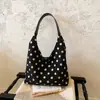 Bolso de lunares estilo coreano para mujer, nuevo modelo de comercio exterior, bolso versátil de hombro y axila, gran capacidad, bolso tipo cubo simple para el día a día para mujer
