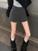 Shorts de punto grises para mujer, nuevo estilo otoño 2026, de corte A para petite, ajustados a la cadera, hot pants, shorts para usar debajo de las botas