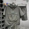 Conjunto Estiloso de Verão com Capuz e Zíper Meio Aberto, Manga Curta para Homens com Bolsos Grandes, Caimento Solto, Conjunto Versátil Casual de Duas Peças