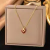 Collar de cereza roja de vino de alta calidad para mujer 2024, nueva moda, diseño de nicho de lujo ligero, cadena de clavícula, exquisita cadena para el cuello