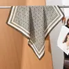 Bufanda Cuadrada para Mujer con Patrón de Espiga Versátil para el Viaje Bufanda de Seda Ambiente Retro Bufanda Decorativa para el Cuello Lazo para el Cabello Corbata para Bolso Moda Multiusos