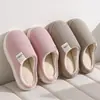 Pantuflas de algodón para hombre y mujer, adecuadas para otoño e invierno, para uso en interiores, con suelas antideslizantes, forro de felpa para abrigar y suelas gruesas. Disponible al por mayor