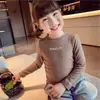 Camisetas de manga larga para niñas de primavera y otoño, ropa elegante para bebés y niños, diseño de letras bordadas de moda estilo coreano, camiseta interior con forro polar