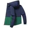 En Stock Chaqueta Cortavientos con Capucha de Bloques de Color para Hombre, Holgada, Hombro Caído, Tallas Grandes, Primavera Otoño, Exterior Casual