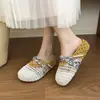 Sandalias Tejidas Huecas de Suela Gruesa Estilo Birkenstock de Nuevo Estilo para Verano con Malla Transpirable y Medias Zapatillas de Punta Cerrada para Mujer, Adecuadas para Uso en Exteriores en 2026