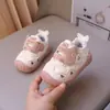 Sapatos Antiderrapantes de Aprendizagem para Crianças Pequenas 2026 Outono Sola Macia Respirável Sapatos de Couro para Meninas Sapatos de Bebê Sapatos Esportivos Casuais