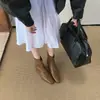 Botas Curtas Quadradas Estilo Britânico para Mulheres Primavera e Outono 2026 Novas Botas de Salto Grosso Elegantes Botas Emagrecedoras Botas Versáteis de Moda