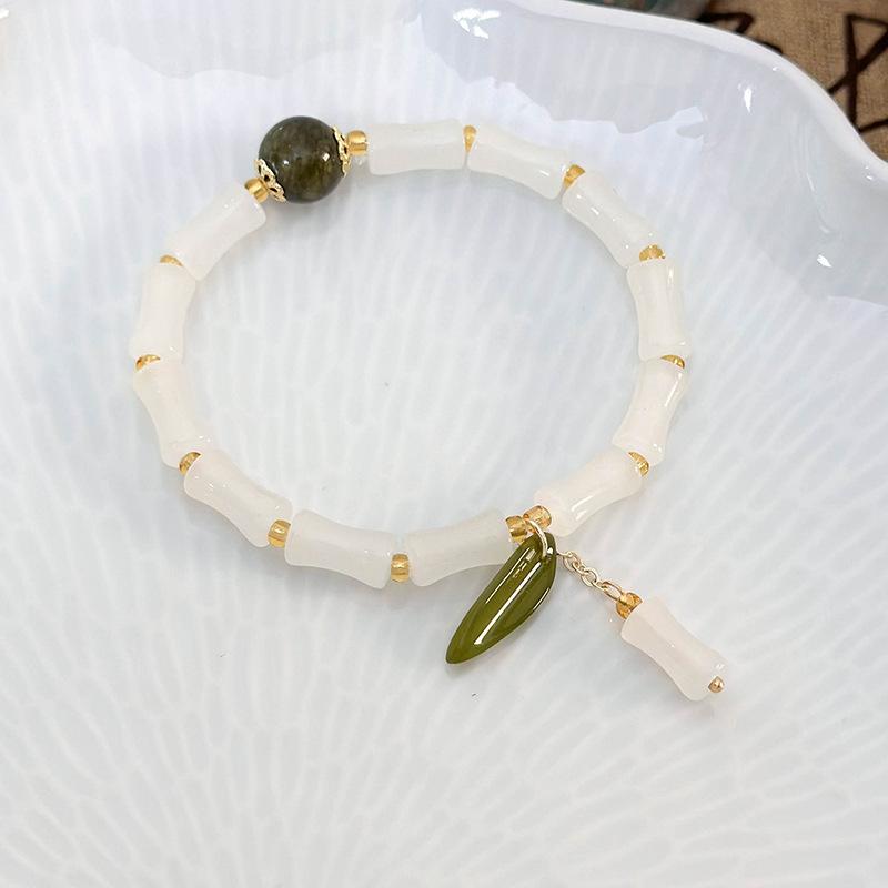 1 奶白竹节竹叶吊坠