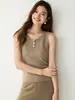 Sencillo pero elegante: un chaleco de cachemira para mujer con cuello redondo, cuello semiabierto, diseño sin mangas y detalles de punto abotonados, un suéter versátil con tirantes