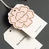 Producción de etiquetas de ropa de alta gama, diseño de etiquetas y colgantes para ropa de mujer, logo personalizado, diseño de etiqueta de tarjeta color marfil con estampado dorado