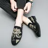 Mocasines para Hombre Estilo Coreano Modernos Zapatos Slip-On con Aumento Oculto de Altura de 4cm/6cm, Zapatos Casuales de Cuero Bordados en Dorado Talla Grande para Peluqueros