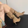 Botas de punta fina hasta la mitad de la pantorrilla con pliegues para mujer, tacones de aguja, estilo casual chic, botas de tacón alto de gamuza de verano de corte holgado