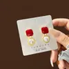 Nuevos aretes de moda para mujer transfronterizos, de alta gama, lujo ligero, tachuelas y aretes colgantes versátiles, accesorios elegantes y únicos en stock