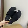 Sandalias planas superestilizadas sin cordones para mujer, calzado de verano para exteriores, nuevo modelo 2026, adecuadas para combinar con faldas, para vacaciones en la costa y uso en la playa