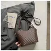 Bolsos Tejidos Coreanos de Nicho Estilo Ins Moda Tendencia Chic Bolsos Cruzados Bolsos de Mano Simples Versátiles Bolsos Cubo