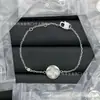 Pulsera de Letra V Familia de Burros Estilo Nicho de Lujo Ligero Europeo y Americano Personalidad de Alta Gama Diseño Versátil Joyería