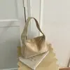Nova bolsa tote de trabalho retrô moderna de grande capacidade com rebites, bolsa de ombro estilo motocicleta, nova bolsa de ombro única