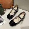 Zapatos Mary Jane de Tacón Grueso Color Block Estilo Nuevo Estilo Francés Pequeño 2026 Correa Versátil Corte Bajo Zapatos de Una Sola Pieza Mujer Cadena Otoño