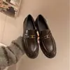 Mocasines de cuero para mujer con suela gruesa 2026 nuevos estilo británico vintage zapatos pequeños de cuero con tacón grueso y diseño elegante