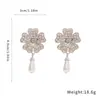 Aretes Colgantes de Flor de Perla Incrustados de Diamantes Set de Collar Cadena Clavicular Retro Francesa Lujo Ligero Collar de Gama Alta