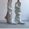 Versión de cuero suave~Nuevas botas de montar de tacón de aguja con corte en V para invierno para mujer 2026, botas largas plisadas de tacón alto para mujeres menudas