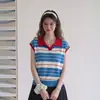Top Polo Colorido Listrado Estilo Coreano para Mulheres Verão Design Moderno Bordado Redutor de Idade Mangas Bufantes Malha