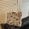 El popular bolso de hombro a rayas con bloques de color de lona y lazo de este año es la nueva versión coreana de tendencia 2026 del bolso cubo para el trabajo y los desplazamientos