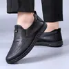 Novos sapatos masculinos de primavera, respiráveis, impermeáveis, antiderrapantes, modernos e versáteis, sapatos de couro pretos para negócios, tênis casuais, atacado
