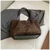 Bolso de mano retro con estampado de leopardo, gran capacidad, nueva colección de otoño 2026, elegante bolso de hombro, moderno bolso tote para el trabajo y los desplazamientos