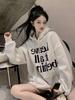 Sudadera con Capucha de Forro Polar Gris Holgada Estilo Retro Americano Nueva Popular para Mujeres Menudas en Primavera y Otoño 2025