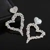 Brincos Pingente Vazado em Forma de Coração Cravejados com Diamantes e Agulha de Prata, Estilosos e Requintados, Brincos Versáteis com um Toque de Luxo Leve e de Alta Qualidade para Mulheres