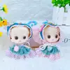 Llavero de Muñeca Pequeña de Dibujos Animados Creativa con Pañuelo en la Cabeza Colgante Lindo para Bolso Llavero de Coche Pequeño Regalo Venta al por Mayor