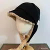 Chapéu Aviador Vermelho Vinho Ankela para Outono e Inverno com Tiras, Proteção Quente para Orelhas, Versátil, Afina o Rosto, Chapéu de Piloto Feminino Espesso de Pelúcia