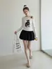 Camiseta blanca de manga larga con hombros descubiertos de moda para mujer, diseño de otoño 2026, con cintura fruncida y top base de capa interior