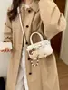Bolso de Mano de Diseño de Alta Gama Transfronterizo de Nicho Elegante para Mujer Modelo Nuevo 2026 Lujo Ligero Versátil Moda Tendencia Bolso Cruzado