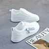 QR666 Zapatillas Casuales Versátiles Malla Transpirable Zapatos Blancos para Mujer 2026 Nuevos Zapatos de Verano para Estudiantes