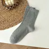 Calcetines blancos para mujer, hechos con algodón de Xinjiang, nuevo estilo otoño/invierno, con borde de volantes y estampado de lunares, longitud a media pantorrilla, estilo coreano, versátiles, modernos y adelgazantes.