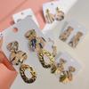 Aretes nuevos de cerámica suave geométrica con lámina de oro, moda de alto sentido del diseño, aretes para mujer, fabricantes de aretes al por mayor