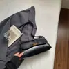 Bolso para Debajo del Brazo con Diseño Retro de Tapa Abatible Verano 2026 Nuevo Bolso Cuadrado Pequeño de Moda Nicho Bolso de Hombro Versátil para el Día a Día