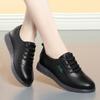 Zapatos blancos de piel suave para mujer con suela de tendón para mamás primavera y otoño ligeros y cómodos zapatos casuales para mujeres de mediana edad y mayores