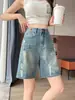 Shorts vaqueros azules rotos estilo americano para mujer 2026, nuevos shorts de verano de cintura alta rectos con borde crudo de longitud media