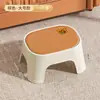 Banquinho Pequeno para Casa Simples Espessado Sala de Estar Mesa de Centro Antiderrapante Baixo Plástico Sofá Banquinho para Trocar Sapatos Empilhável Jardim de Infância