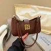 Moda Primavera 2025 Bolso Baguette Moderno y Personalizado Tendencia de Moda Diseño de Nicho Bolso de Hombro Cruzado con Textura para Mujer