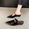 Semi-zapatillas de metal con tacón de cuña y punta cerrada estilo francés para mujer, nuevo estilo 2026, perfectas para combinar con faldas, sandalias de punta con elevador de talón oculto.