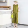 Nuevo traje de algodón y seda para mujer, atuendo elegante de verano para mamá, moderno y rejuvenecedor, conjunto casual de dos piezas sin mangas de alta gama