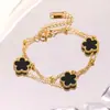 Pulsera de acero de titanio Griz de alta venta transfronteriza, no se decolora, para mujer, pulsera de trébol de cuatro hojas, estilo Ins, personalidad, galvanoplastia al vacío de 18K