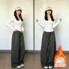 Camiseta branca de verão com decote V e manga curta para mulheres, novo estilo 2026, corte justo, valoriza a silhueta, estilo coreano, top deslumbrante