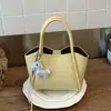 Bolso de Mano de Mujer de Alta Gama Nuevo Primavera 2026 con Patrón de Lichi, Bolso Cruzado de Ala de Moda Tendencia