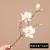 Buquê de flores artificiais de magnólia com toque de EVA, usado para decoração de cenas, criando uma estética de alto padrão e como arranjo floral com flores de magnólia.